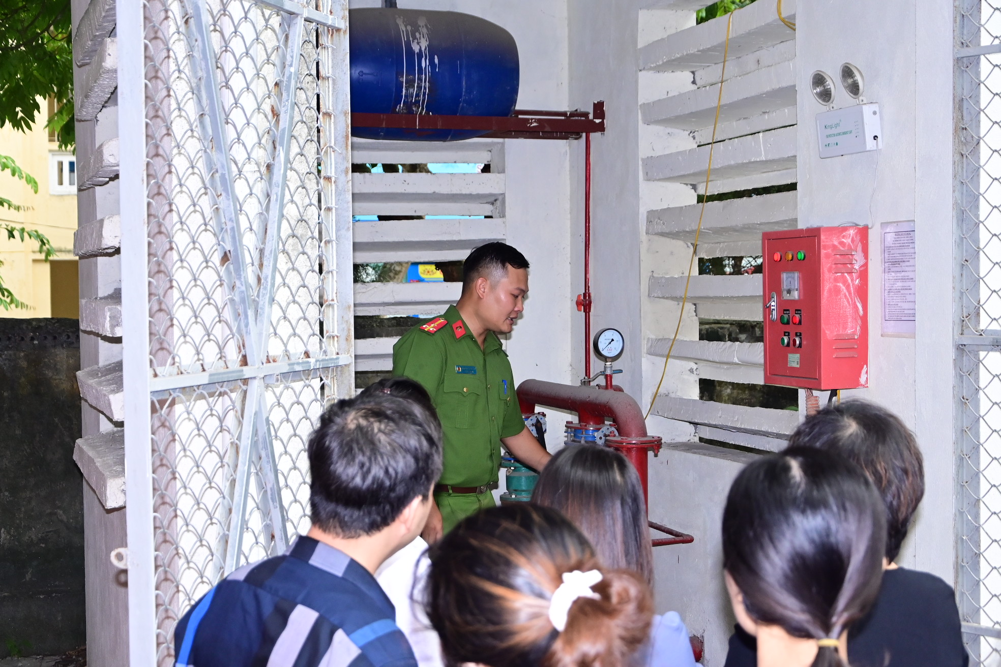 Trách nhiệm của người đứng đầu cơ quan, tổ chức, cơ sở trong quản lý, bảo quản, bảo dưỡng phương tiện PCCC &CNCH